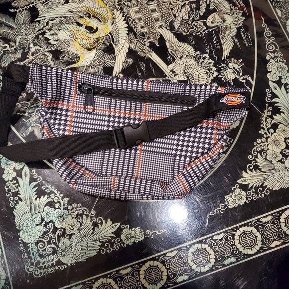 DICKIES Houndstooth Fanny Pack - Picture 3 of 3